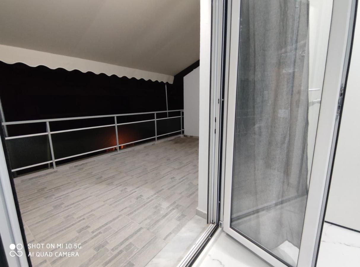 Modern Apartment With A Huge Terrace Атина Екстериор снимка